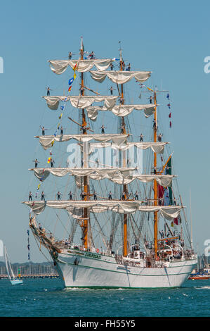 ARM-Cuauhtemoc verlässt Portsmouth, UK nach einem Besuch. Stockfoto