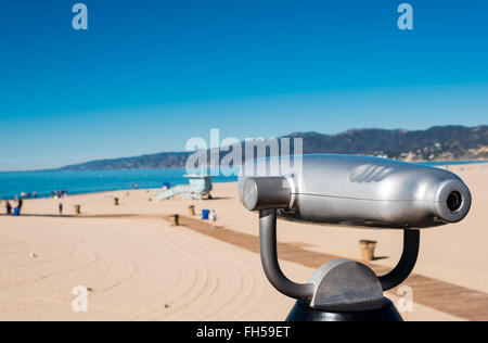 Münz-Fernglas am Strand Stockfoto