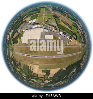 Luftbild, Flughafen Münster-Osnabrück, Start-und Landebahn, Startbahn, Parkhäuser, Parkplätze, voraus, internationaler Flughafen, Tourismus, Münster Stockfoto