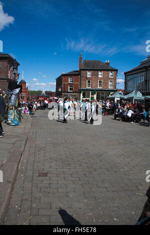 Frauen Morris Tanz Gruppe Stockport Folk Festival 2015 Stockport Cheshire England Stockfoto