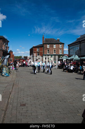 Frauen Morris Tanz Gruppe Stockport Folk Festival 2015 Stockport Cheshire England Stockfoto