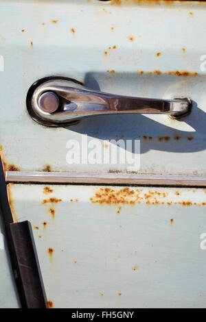Nahaufnahme von Rost auf Auto, Charente-Maritime, Frankreich Stockfoto