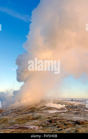 Gunnuhver geothermische Gebiet riesige Dampfwolke aus kochendem Thermalquelle Halbinsel Reykjanes Island Stockfoto