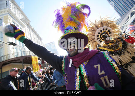 New Orleans, LOUISIANA, USA. 9. Februar 2016. Demonstranten in der Krewe von Zulu-Parade am 9. Februar 2016 in New Orleans, Louisiana, USA. New Orleans ist Fat Tuesday, der letzte Tag des Karneval feiern. © Dan Anderson/ZUMA Draht/Alamy Live-Nachrichten Stockfoto