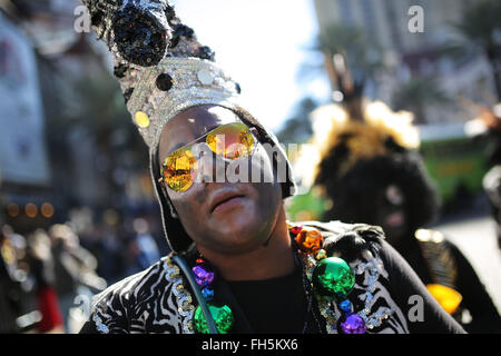 New Orleans, LOUISIANA, USA. 9. Februar 2016. Ein Marcher in der Krewe von Zulu-Parade am 9. Februar 2016 in New Orleans, Louisiana, USA. New Orleans ist Fat Tuesday, der letzte Tag des Karneval feiern. © Dan Anderson/ZUMA Draht/Alamy Live-Nachrichten Stockfoto