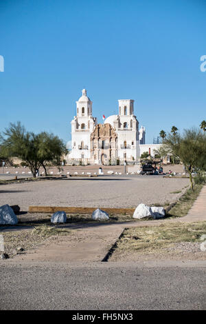 wunderschön restaurierten Fassade aus dem 18. Jahrhundert Franziskaner-Mission San Xavier del BAC eine Mischung aus klassischen Wiederbelebung & maurischen Barock Stockfoto