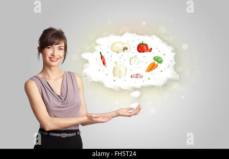 Hübsche Frau präsentiert eine Wolke von gesunder Ernährung Gemüse Konzept Stockfoto