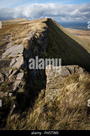 Der Lüfter Hir Ridge in der Nähe von Glyntawe und Llyn y Ventilator Fawr in der Black Mountain der Brecon Beacons Wales UK Stockfoto