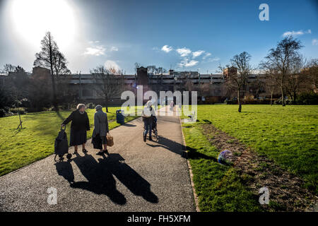 Das Memorial Gardens in Crawley, West Sussex. Stockfoto