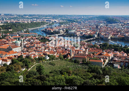 Malerischen Überblick über die Stadt Prag mit Moldau Fluss, Tschechische Republik Stockfoto