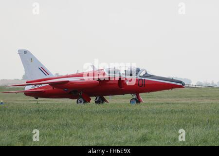 G-RORI (ehemals XR538 in RAF Service), ein privat geführtes Folland Gnat T1, das Tragen der Farben von 4 Flugausbildung der Schule, bei der RAF Leuchars in 2013. Stockfoto