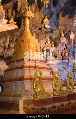 Einige der 8000 Bilder des Buddha in Shwe Umin Höhle Pindaya Höhlen, Myanmar Stockfoto