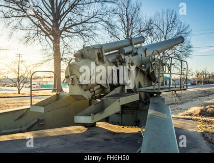 Weltkrieg Artillerie Stück in der Nähe von VA-Krankenhaus und Ehre Heights Park in Oklahoma Muskogee angezeigt Stockfoto