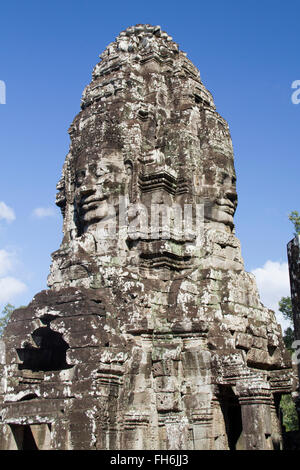 Geschnitzten Stein Gesichter schmücken den Bayon Tempel Komplex Angkor Wat, Kambodscha Stockfoto