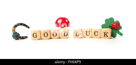 Hölzernen Würfel mit den Worten guten Glück auf weißem Hintergrund Stockfoto