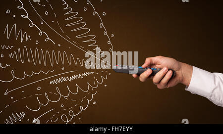 Hand mit Fernbedienung und geschweiften Linien Stockfoto