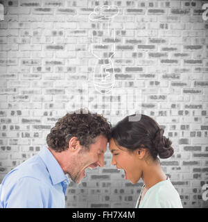 Zusammengesetztes Bild von wütenden Geschäftsleuten schreien sich gegenseitig auf weißem Hintergrund Stockfoto