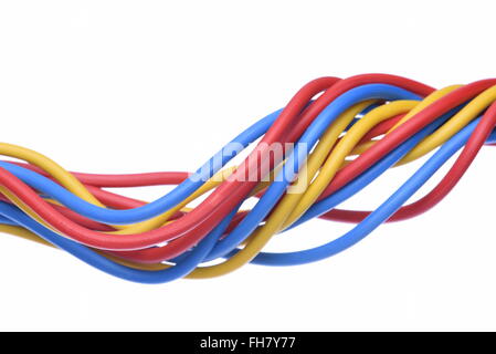 Elektrische Kabel in elektrische und Computer-Netzwerke, die isoliert auf weißem Hintergrund Stockfoto
