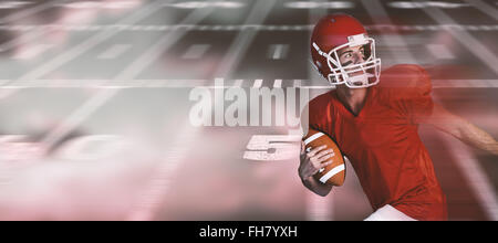 Zusammengesetztes Bild des Rugby-Spieler hält den Ball und ein Blick hinter Stockfoto