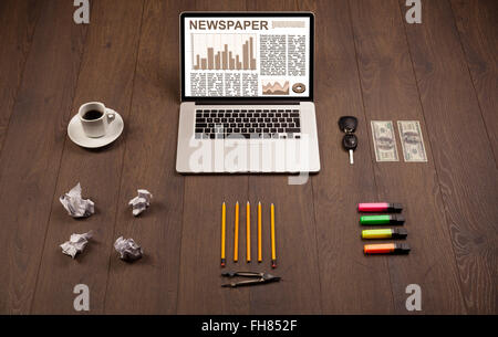 Business-Notebook mit Börse Bericht über Schreibtisch aus Holz Stockfoto