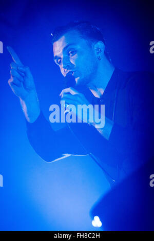 Mailand Italien. 23. Februar 2016. Die englische Synthie-Pop-Duo HURTS führt live auf der Bühne im Music Club Alcatraz während der "Kapitulation Tour" Credit: Rodolfo weitertransferiert/Alamy Live News Stockfoto