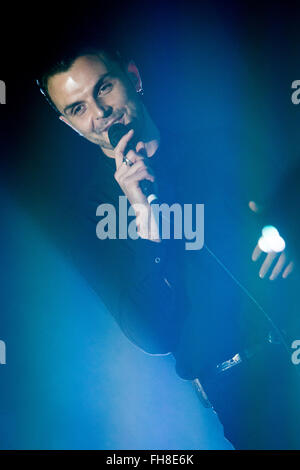 Mailand Italien. 23. Februar 2016. Die englische Synthie-Pop-Duo HURTS führt live auf der Bühne im Music Club Alcatraz während der "Kapitulation Tour" Credit: Rodolfo weitertransferiert/Alamy Live News Stockfoto