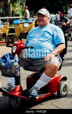 Übergewichtigen Person Spaß im Vergnügungspark von Disney World, Orlando Florida - U.S. Stockfoto