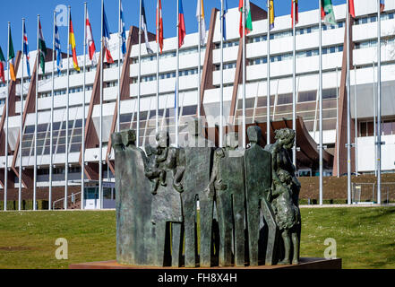 Menschenrechtsdenkmal, vor dem Gebäude des Europarates, Palais de l'Europe, Spende der Region Murcia Spanien, Straßburg, Elsass, Frankreich Stockfoto