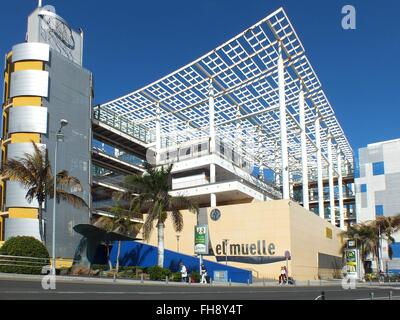 Das moderne Kaufhaus in Puerto De La Cruz in Las Palmas bietet eine breite Palette von waren und zahlreiche Restaurants aus einen tollen Blick auf den Hafen - Januar 2016 Stockfoto