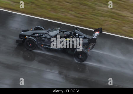 Ariel Atom nasser Strecke Stockfoto