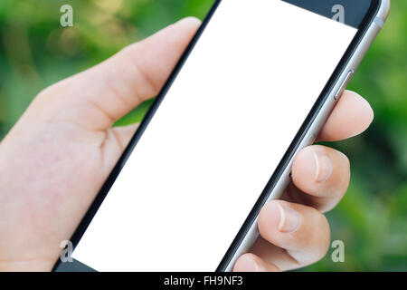 Closeup Hand mit weißen Bildschirm im freien Stockfoto