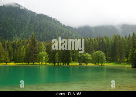 Blick auf Lago di Antholz Antholzer sehen bewölkten Tag Stockfoto