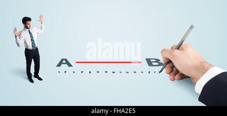 Geschäftsmann, die rote Linie von betrachten ein b von hand gezeichnet Stockfoto