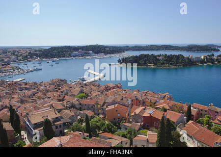 Rovinj, Blick vom Campanile der Heiligen Euphemia über Altstadt und Hafen. Kroatien Stockfoto