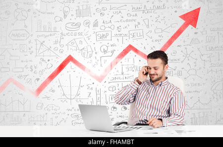 Geschäftsmann, sitzen am Tisch mit Markt-Diagramme Stockfoto