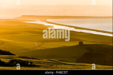 Sonnenaufgang über St. Katharina-Kapelle, Chesil Beach, die Flotte und Portland von Abbotsbury Hügel, Dorset, England, Vereinigtes Königreich, Europa Stockfoto