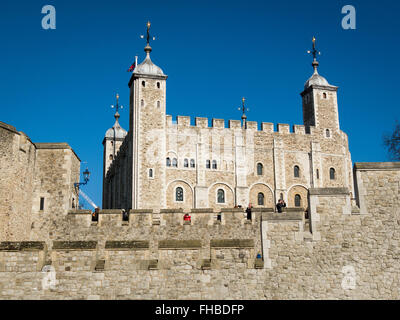 Blauer Himmel über The Tower of London, City of London, England, UK, Europa Stockfoto