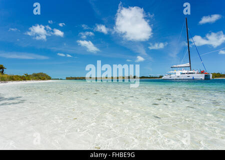 Katamaran am Strand Stockfoto