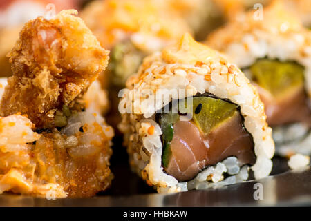 Sushi mit Lachs und roten Kaviar Stockfoto