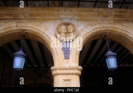 Juan Carlos y Sofia, König und Königin von Spanien, Plaza Mayor,(Main Square), Detail eines Medaillons, Salamanca, Spanien Stockfoto