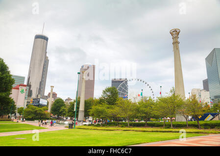 ATLANTA - 29 AUGUST: Centennial Olympic Park mit Menschen am 29. August 2015 in Atlanta, GA. Stockfoto