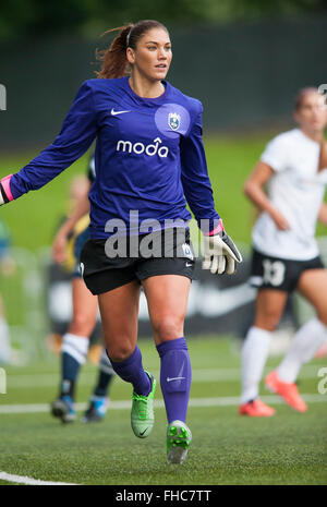 Olympian Hope Solo macht ihr Debüt in der professionellen Frauen Fußball-Liga das team der Seattle-Herrschaft. Stockfoto