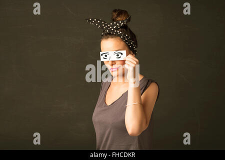 Dummer junge mit Hand gezeichnet Auge Papier Stockfoto