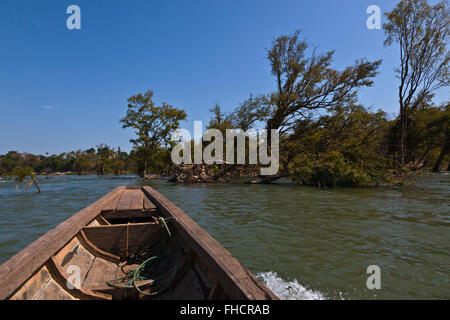 Bootsfahrt auf dem MEKONG RIVER in den 4 tausend Inseln in der Nähe (Si Phan Don) DONE KHONE ISLAND - Süd, LAOS Stockfoto