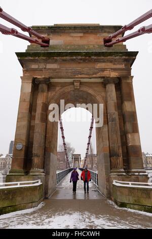 Die South Portland Street Hängebrücke an einem Wintertag in Glasgow, Scotland, UK Stockfoto