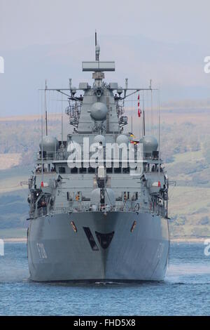 FGS Mecklenburg-Vorpommern (F218), eine Fregatte Brandenburg-Klasse der deutschen Marine, Ankunft für Übung Joint Warrior 15-2. Stockfoto