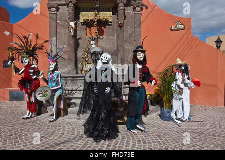 Tag der Toten CATRINAS auf den Straßen von SAN MIGUEL DE ALLENDE, Mexiko Stockfoto