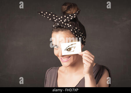 Coole junge mit einem Papier hand gezeichnete Augen Stockfoto