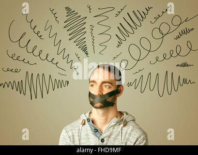 Junger Mann mit verklebten Mund und geschweiften Linien Stockfoto