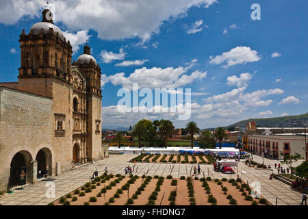 Die Bauarbeiten begannen am SANTA DOMINGO Kirche im Jahre 1575 ist ein großartiges Beispiel für barocke Architektur - OAXACA, Mexiko Stockfoto